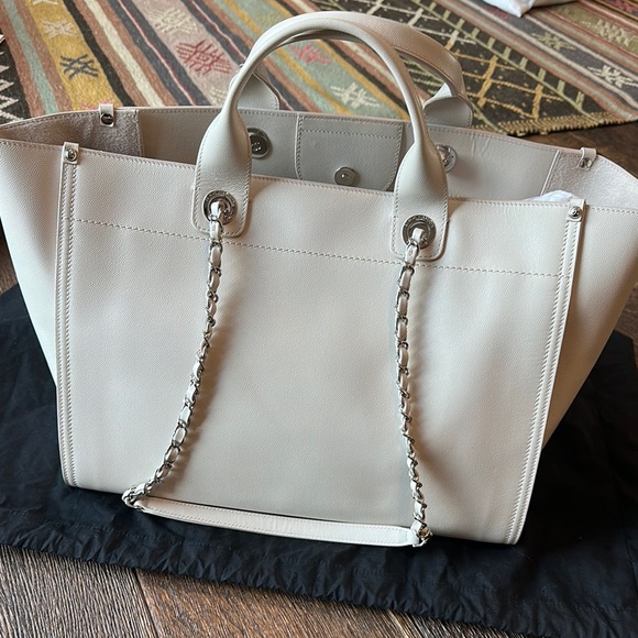 Chanel White Tote Bag with Chain Detail - Picture 3 of 5